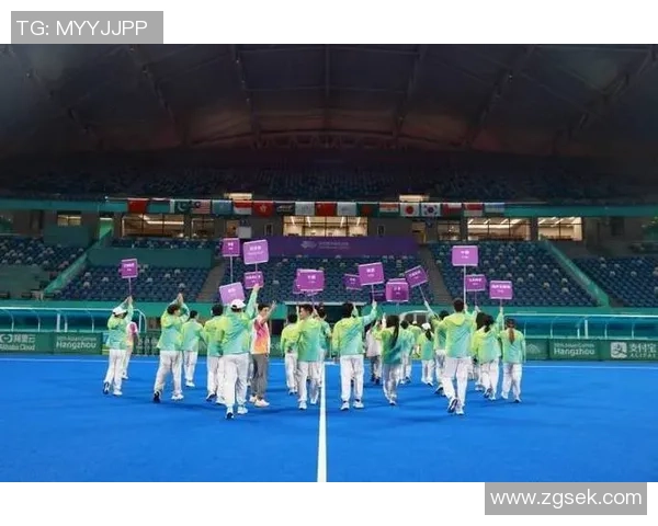 足球明星手势转场动作揭秘如何通过肢体语言提升比赛表现与团队默契